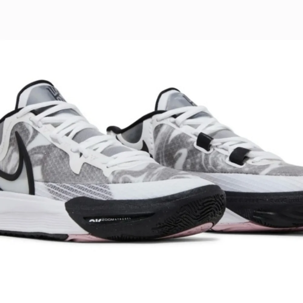 NWT Nike Kyrie 8 GO Kids Sz 5Y White Black DQ8076-101 Low Top Cushioned B-Ball